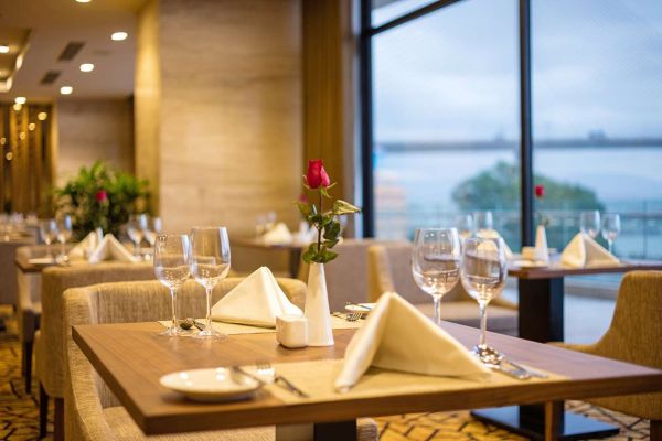Wyndham Legend Halong Hotel (Hạ Long)